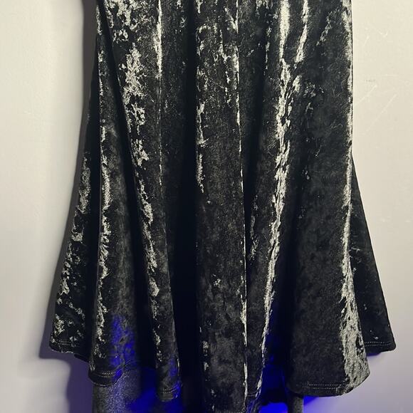 Lulu’s Black Velvet Strappy Fit and Flare Dress Size Medium - Picture 4 of 9